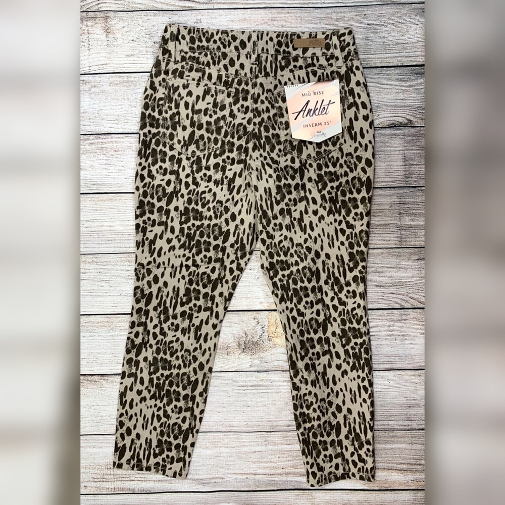 Royalty for Me Leopard Print Mid-Rise Anklet Jeans - Picture 8 of 8